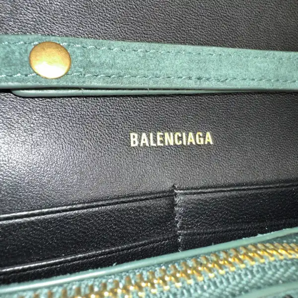 Bagsoffer yupoo BALENCIAGA HOURGLASS WALLET ON CHAIN