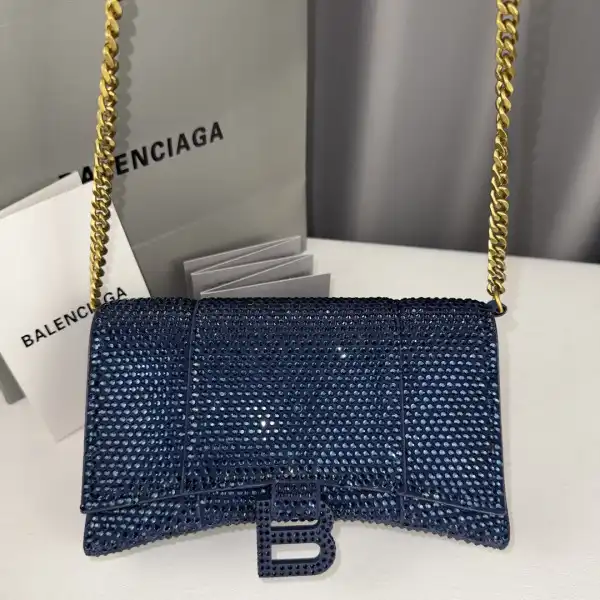 First bag ru BALENCIAGA HOURGLASS WALLET ON CHAIN