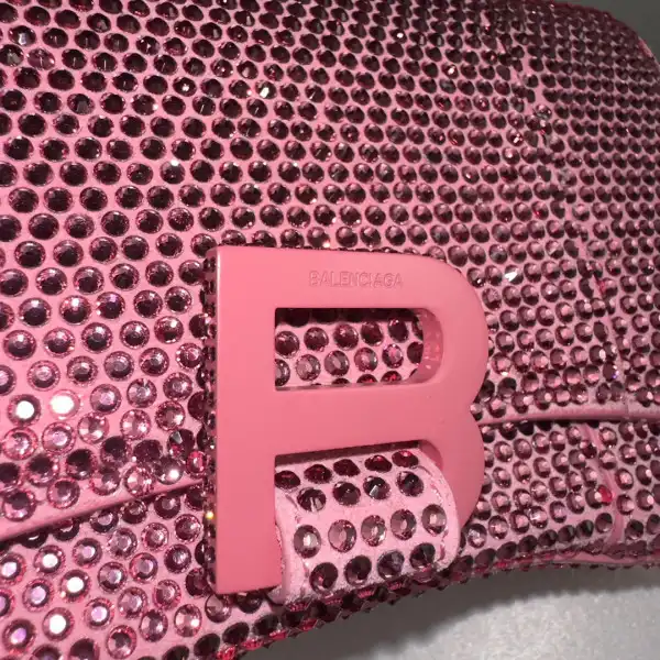 First bag ru BALENCIAGA HOURGLASS WALLET ON CHAIN