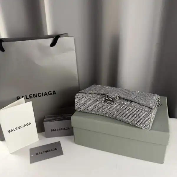 First bag ru BALENCIAGA HOURGLASS WALLET ON CHAIN