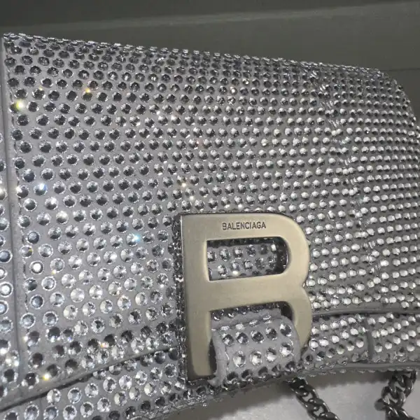 First bag ru BALENCIAGA HOURGLASS WALLET ON CHAIN