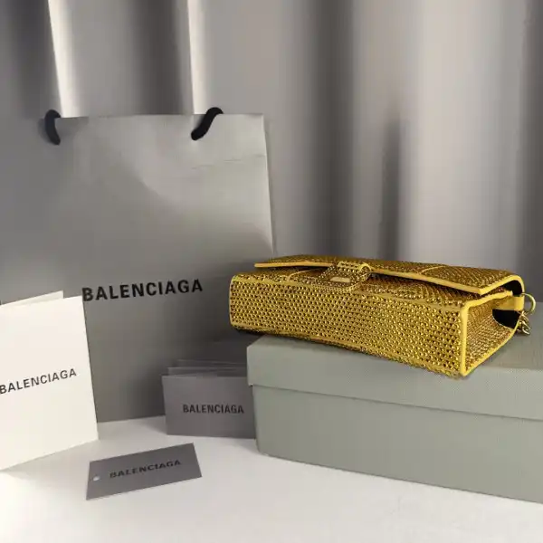 Bagsoffer yupoo BALENCIAGA HOURGLASS WALLET ON CHAIN