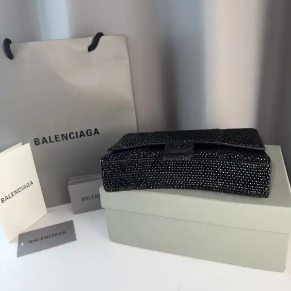 Firstbag Ru BALENCIAGA HOURGLASS WALLET ON CHAIN