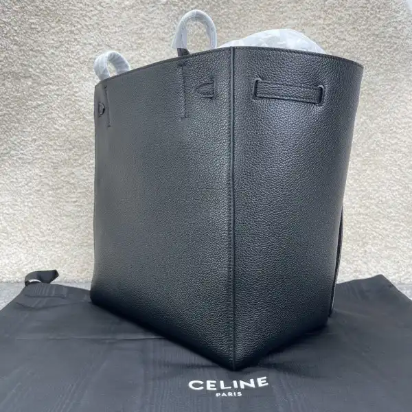 First bag ru CELIN* SMALL CABAS PHANTOM IN SOFT GRAINED CALFSKIN