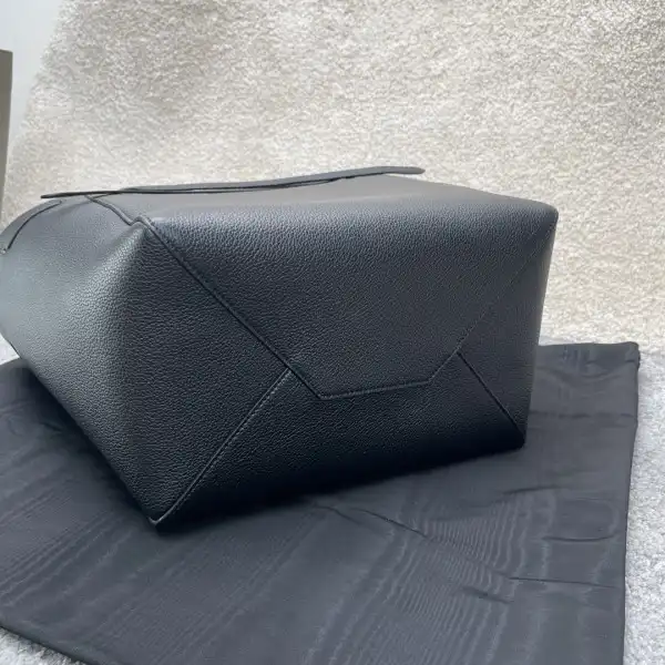 First Bag Ru CELIN* SMALL CABAS PHANTOM IN SOFT GRAINED CALFSKIN