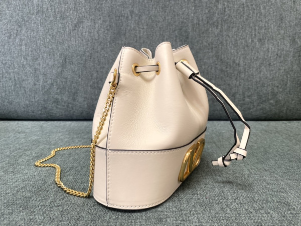 HOT SALE VALENTINO MINI BUCKET BAG IN NAPPA WITH VLOGO SIGNATURE CHAIN