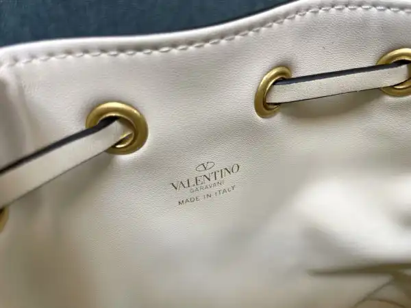 Yupoo bagsoffer VALENTINO MINI BUCKET BAG IN NAPPA WITH VLOGO SIGNATURE CHAIN