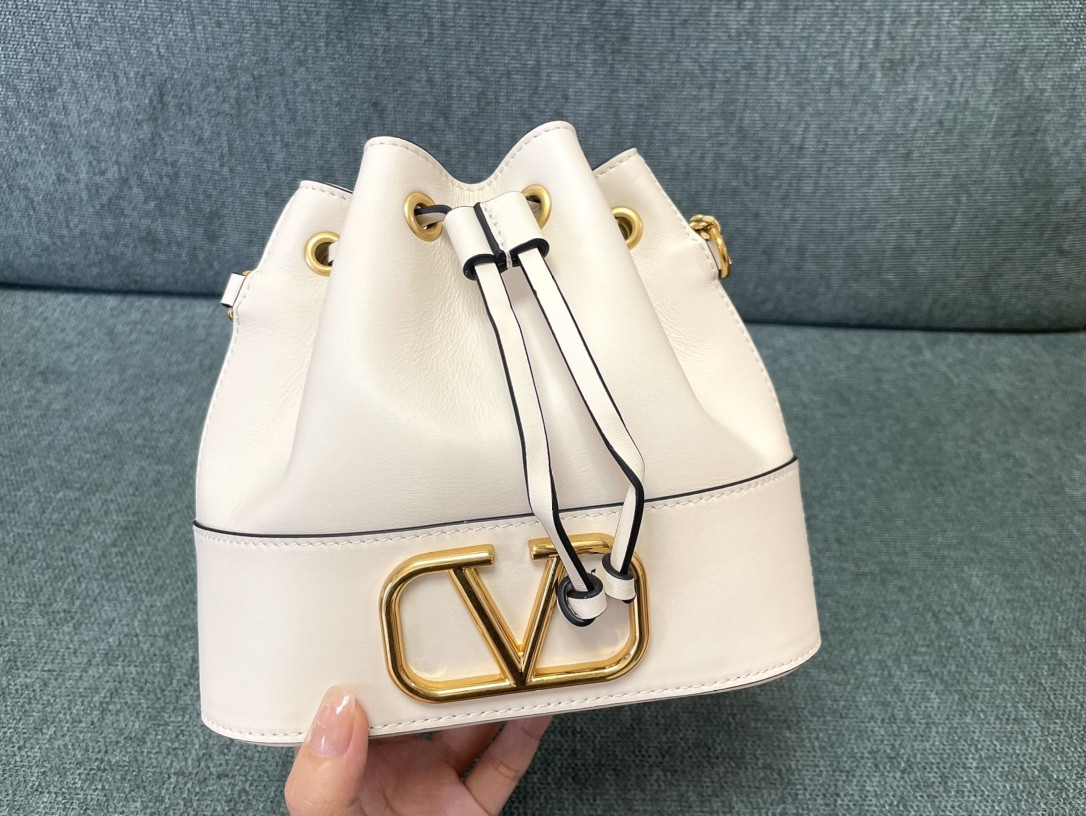 HOT SALE VALENTINO MINI BUCKET BAG IN NAPPA WITH VLOGO SIGNATURE CHAIN