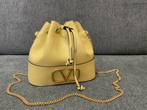 HOT SALE VALENTINO MINI BUCKET BAG IN NAPPA WITH VLOGO SIGNATURE CHAIN