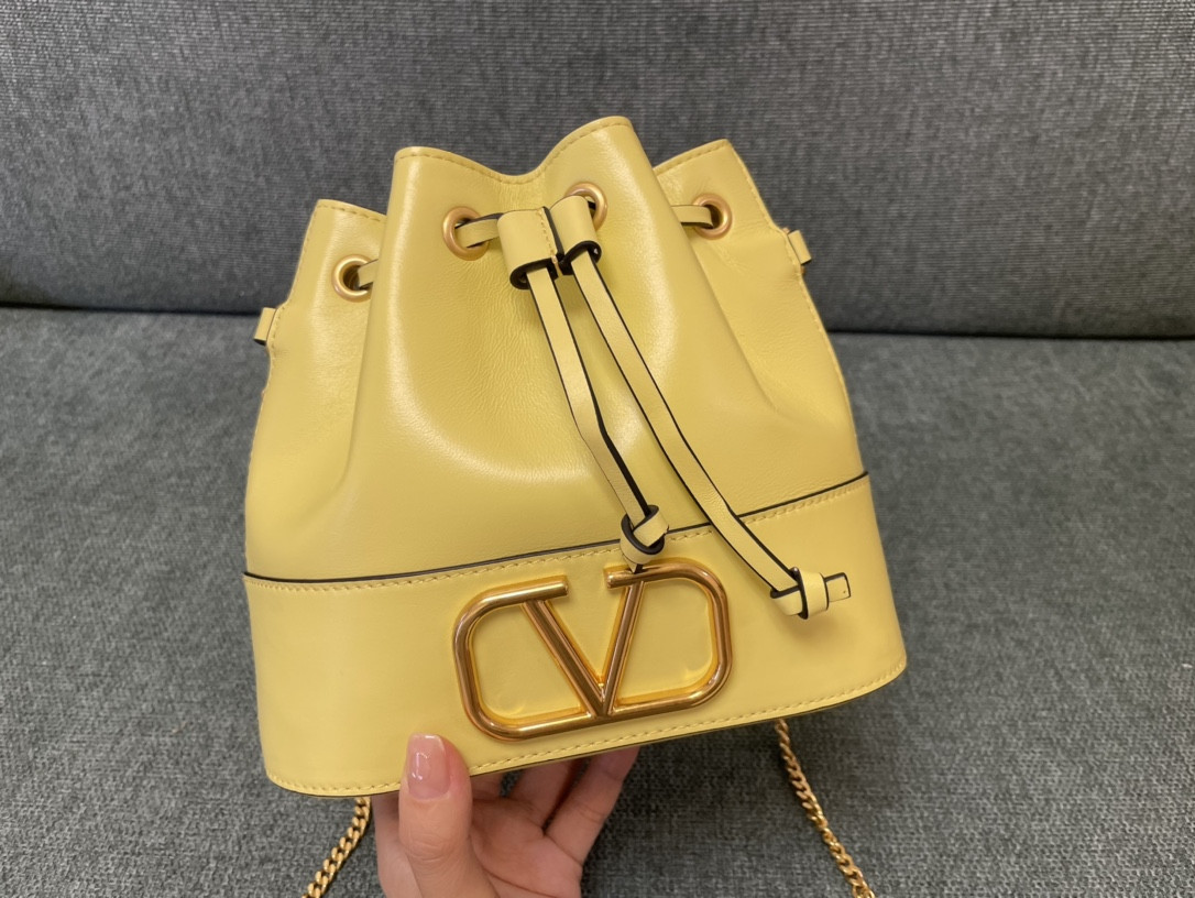 HOT SALE VALENTINO MINI BUCKET BAG IN NAPPA WITH VLOGO SIGNATURE CHAIN