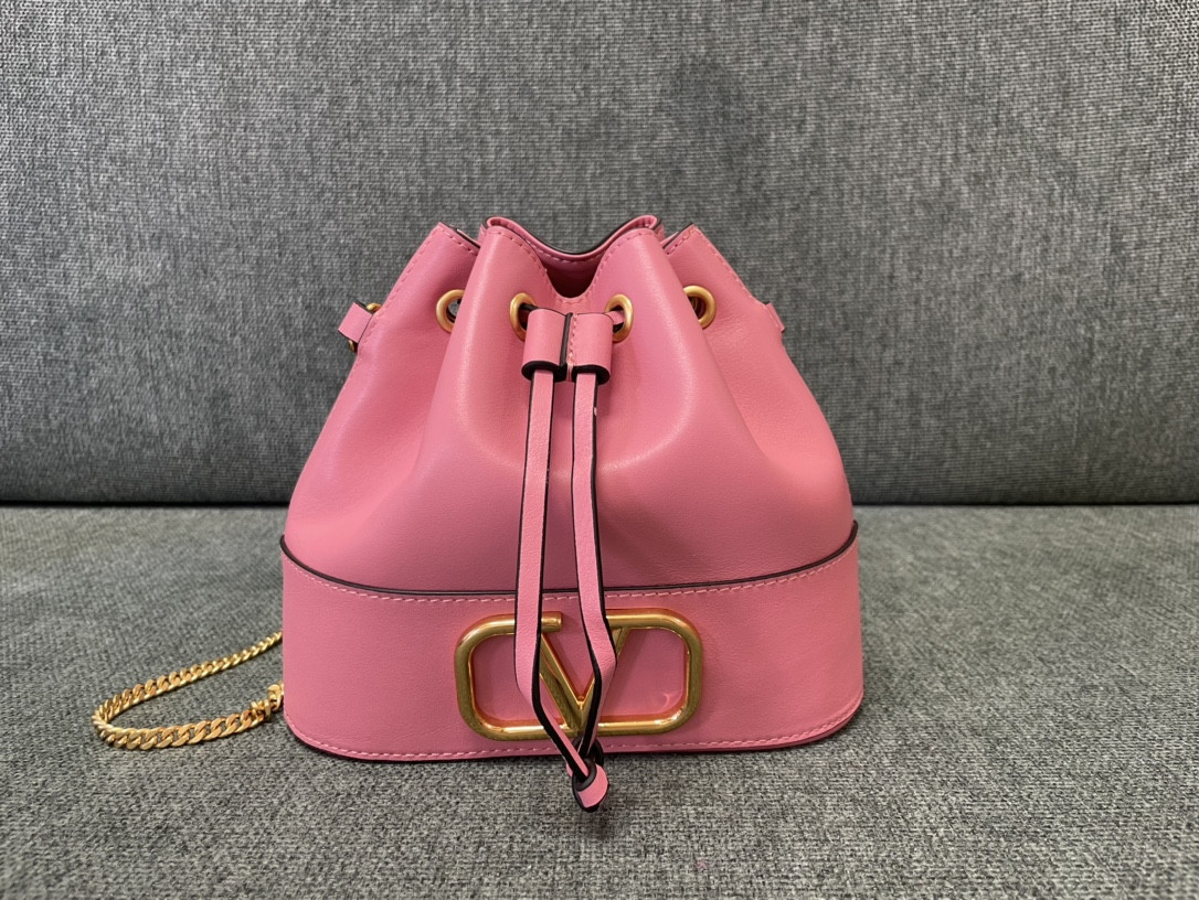 HOT SALE VALENTINO MINI BUCKET BAG IN NAPPA WITH VLOGO SIGNATURE CHAIN