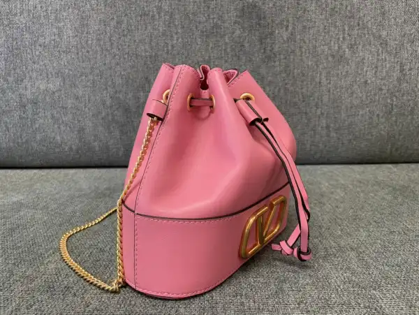 Frstbag ru VALENTINO MINI BUCKET BAG IN NAPPA WITH VLOGO SIGNATURE CHAIN