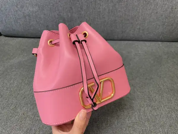 Yupoo bagsoffer VALENTINO MINI BUCKET BAG IN NAPPA WITH VLOGO SIGNATURE CHAIN