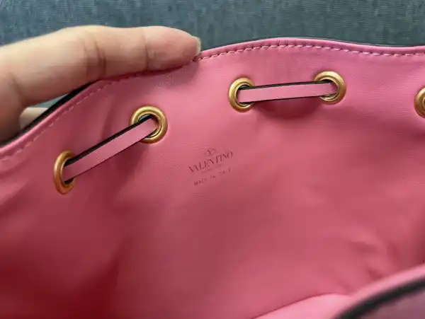 Yupoo bagsoffer VALENTINO MINI BUCKET BAG IN NAPPA WITH VLOGO SIGNATURE CHAIN