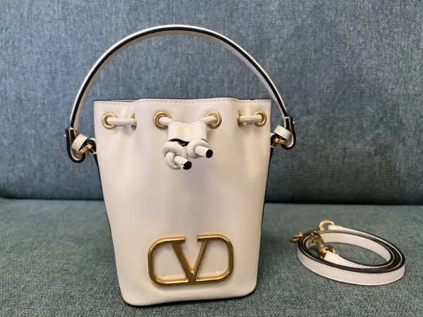 Frstbag ru VALENTINO VLOGO Iconographe Mini Canvas Bucket Bag