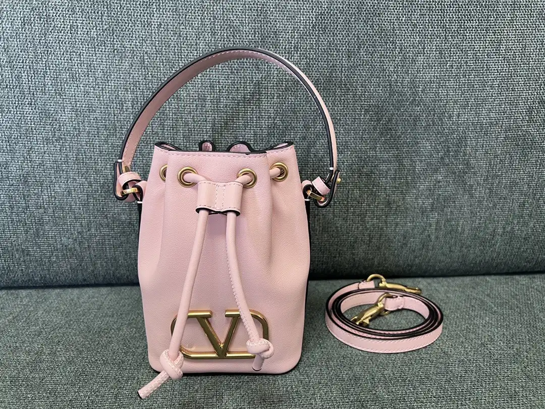 Frstbag ru VALENTINO VLOGO Iconographe Mini Canvas Bucket Bag