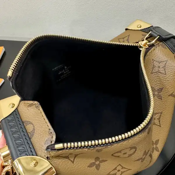 First bag ru LOUIS VUITTON SIDE TRUNK MM