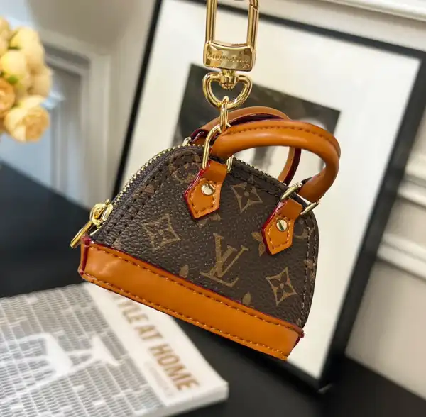 LOUIS VUITTON KAEY CHAIN