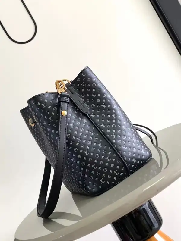 LOUIS VUITTON NÉONOÉ BB