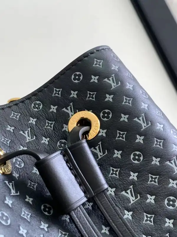 LOUIS VUITTON NÉONOÉ BB