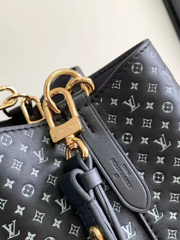 LOUIS VUITTON NÉONOÉ BB