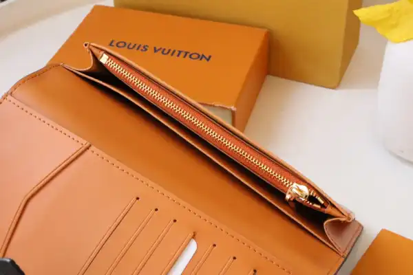 First bag ru LOUIS VUITTON VERTICAL WALLET