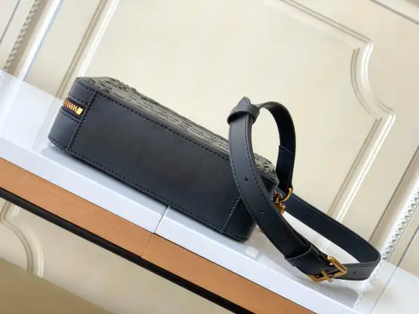 First bag ru LOUIS VUITTON MINI SOFT TRUNK