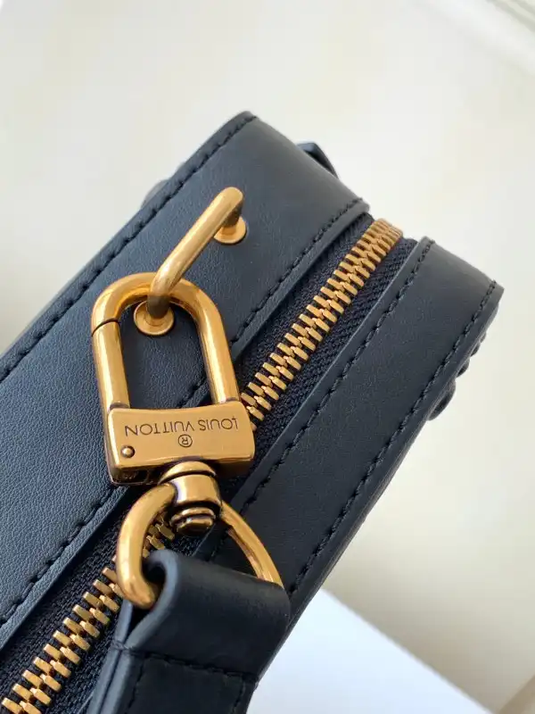 First bag ru LOUIS VUITTON MINI SOFT TRUNK