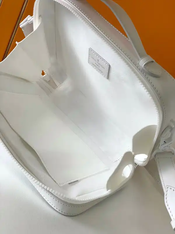 First bag ru LOUIS VUITTON MINI SOFT TRUNK