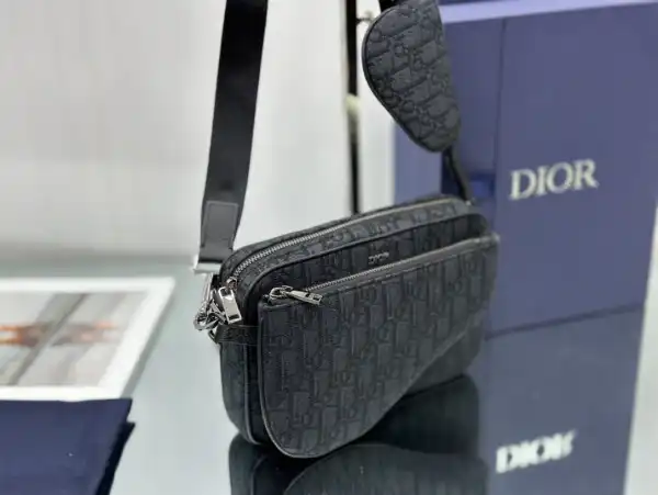 First bag ru Diro Saddle Triple Pouch