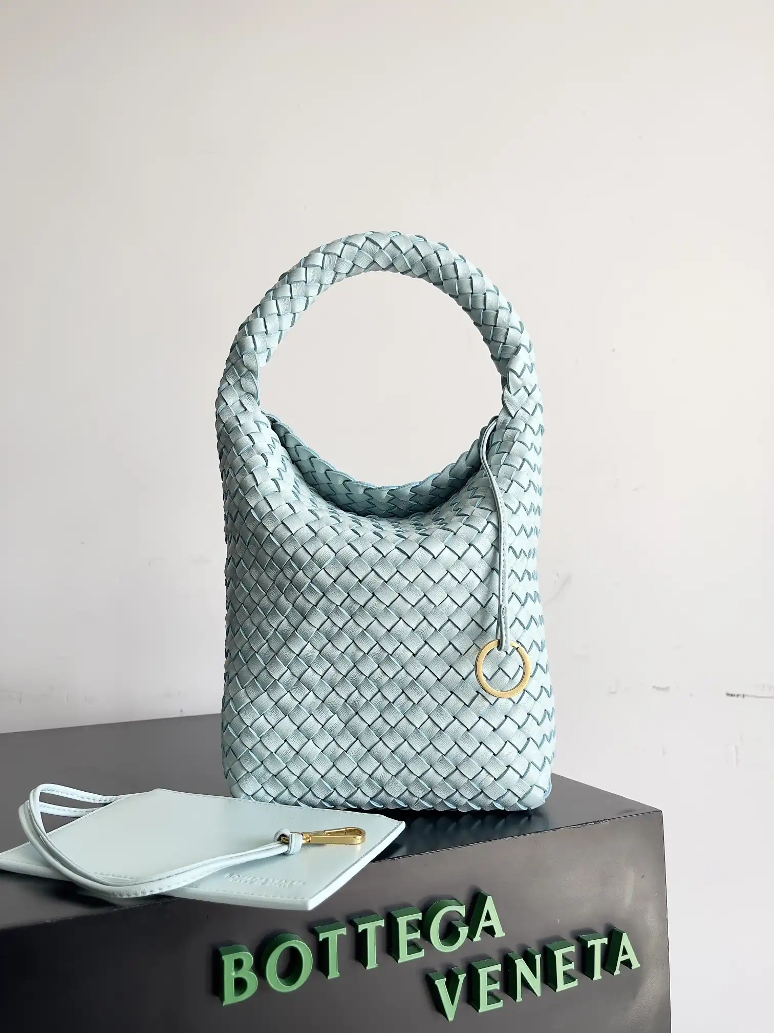 First bag ru BOTTEGA VENETA SMALL ANDIAMO