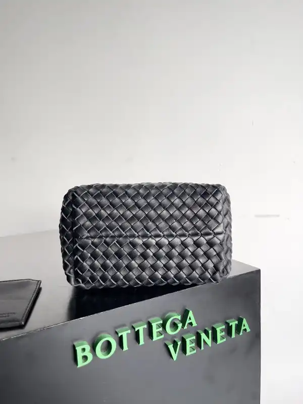 BOTTEGA VENETA SMALL ANDIAMO