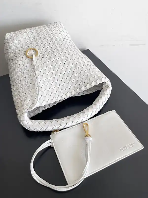 BOTTEGA VENETA SMALL ANDIAMO