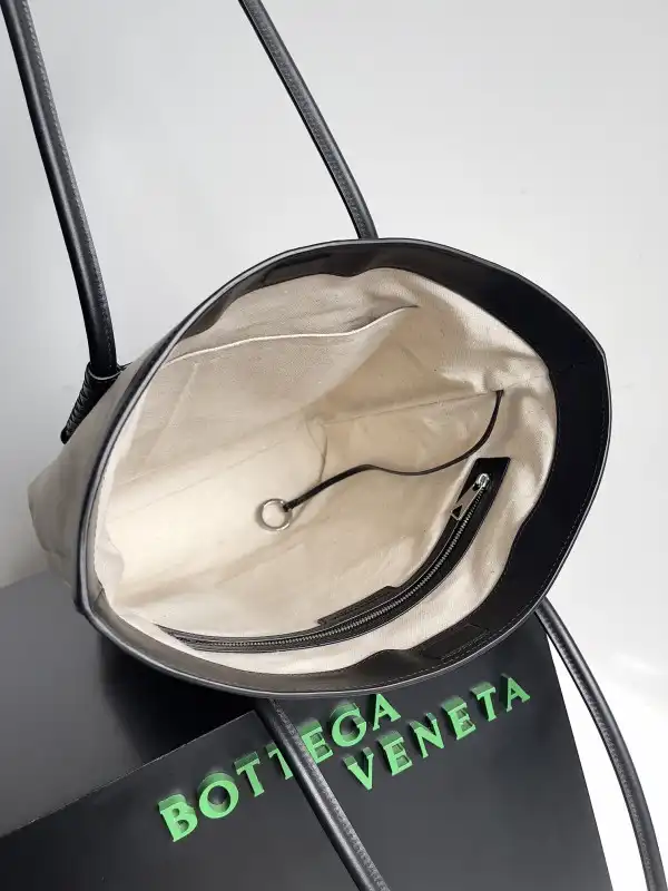 BOTTEGA VENETA Portello Tote