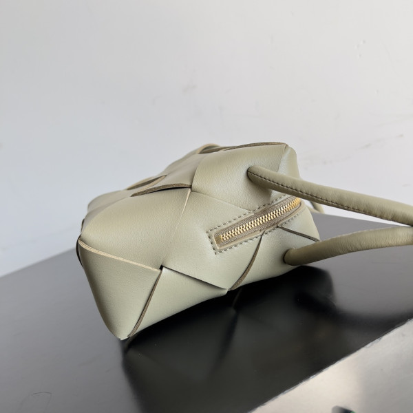 HOT SALE BOTTEGA VENETA Mini Cassette Camera Bag