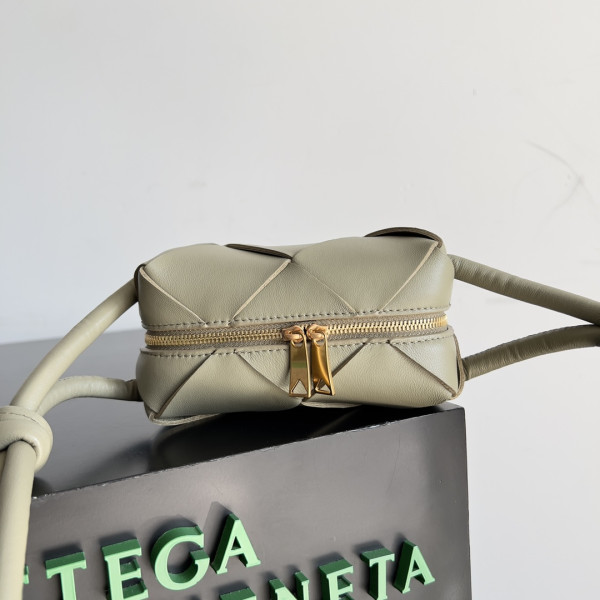 HOT SALE BOTTEGA VENETA Mini Cassette Camera Bag