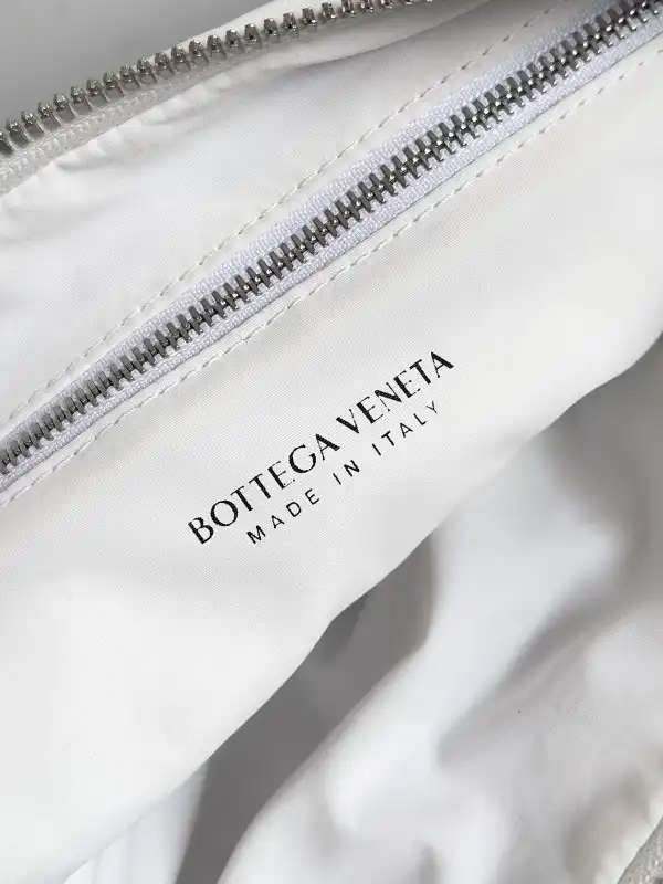 Firstbag Ru BOTTEGA VENETA Buddy