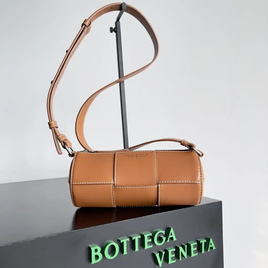 BOTTEGA VENETA Small Canette