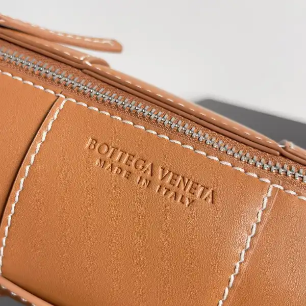 BOTTEGA VENETA Small Canette