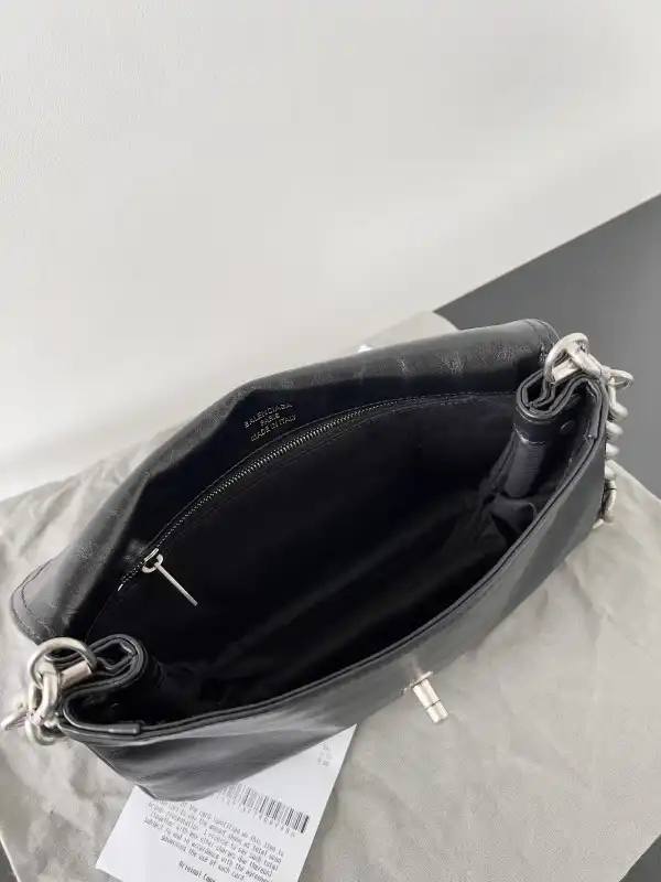 Yupoo bagsoffer BALENCIAGA WOMEN'S BB SOFT SMALL FLAP BAG