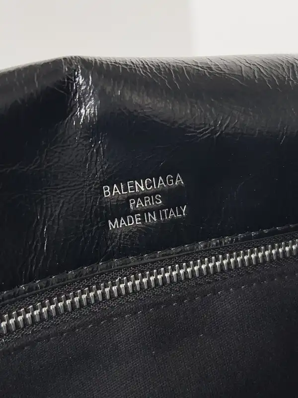 Yupoo bagsoffer BALENCIAGA WOMEN'S BB SOFT LARGE FLAP BAG