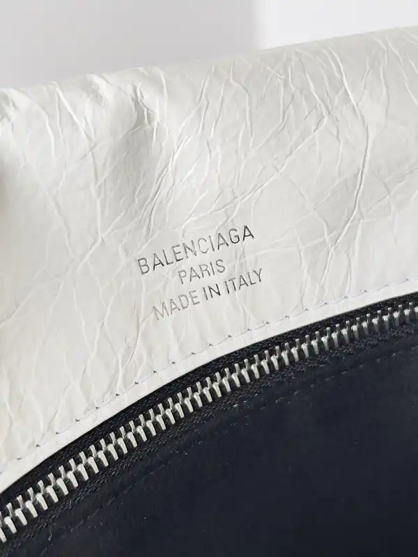 Frstbag ru BALENCIAGA WOMEN'S BB SOFT LARGE FLAP BAG