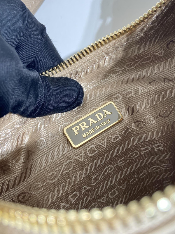 HOT SALE Prada Re-Edition 1995 Chaîne Re-Nylon mini-bag