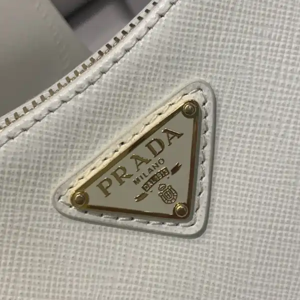 Bagsoffer Prada Re-Edition Saffiano leather mini bag