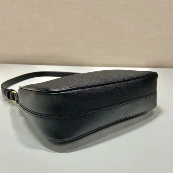 Bagsoffer Prada Re-Edition Saffiano leather mini bag