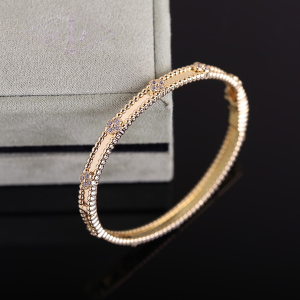 HOT SALE Van Cleef & Arpels  Perlée BRACELET