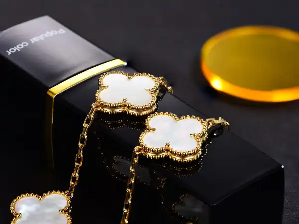 Van CHANELeef & Arpels  Perlée BRACELET