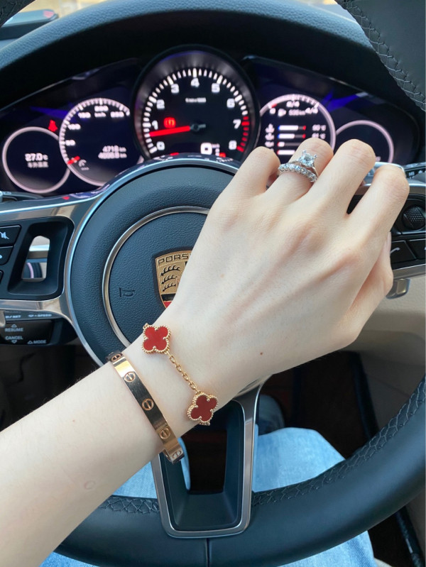 HOT SALE Van Cleef & Arpels  Perlée BRACELET