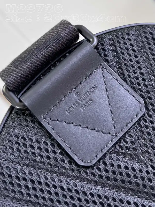 Aaa replica ru LOUIS VUITTON Pilot Slingbag