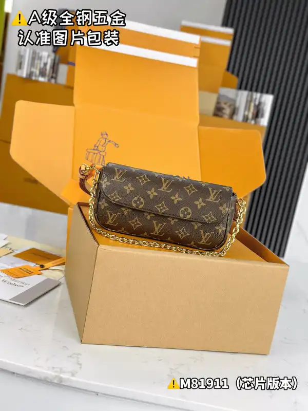 First bag ru LOUIS VUITTON Wallet on Chain Ivy